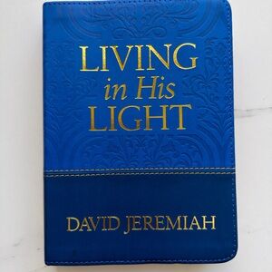 Living in His Light 2025 Dr David Jeremiah Christian Daily Devotional Book